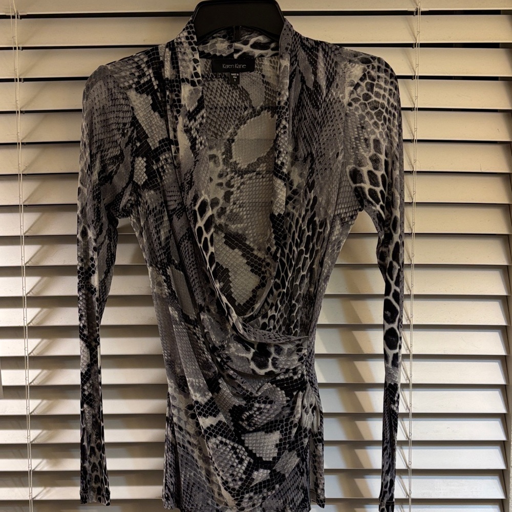 Karen Kane Black and Gray Snake Print Top